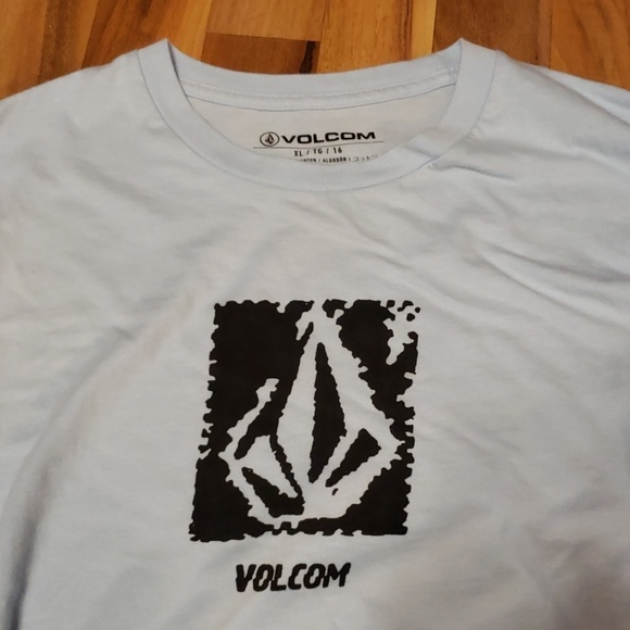 NWOT! mens volcom tshirt! Size XL - Picture 2 of 2